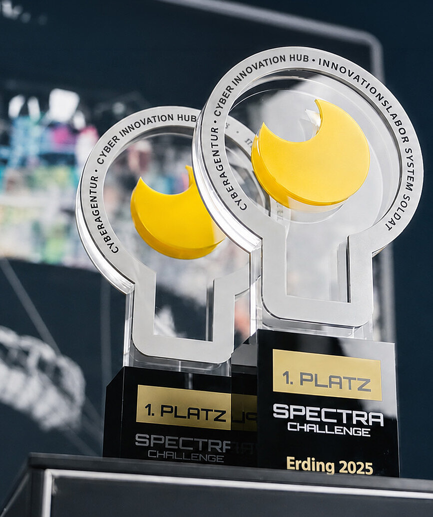 Der pokal für die Gewinner der Spectra Challenge